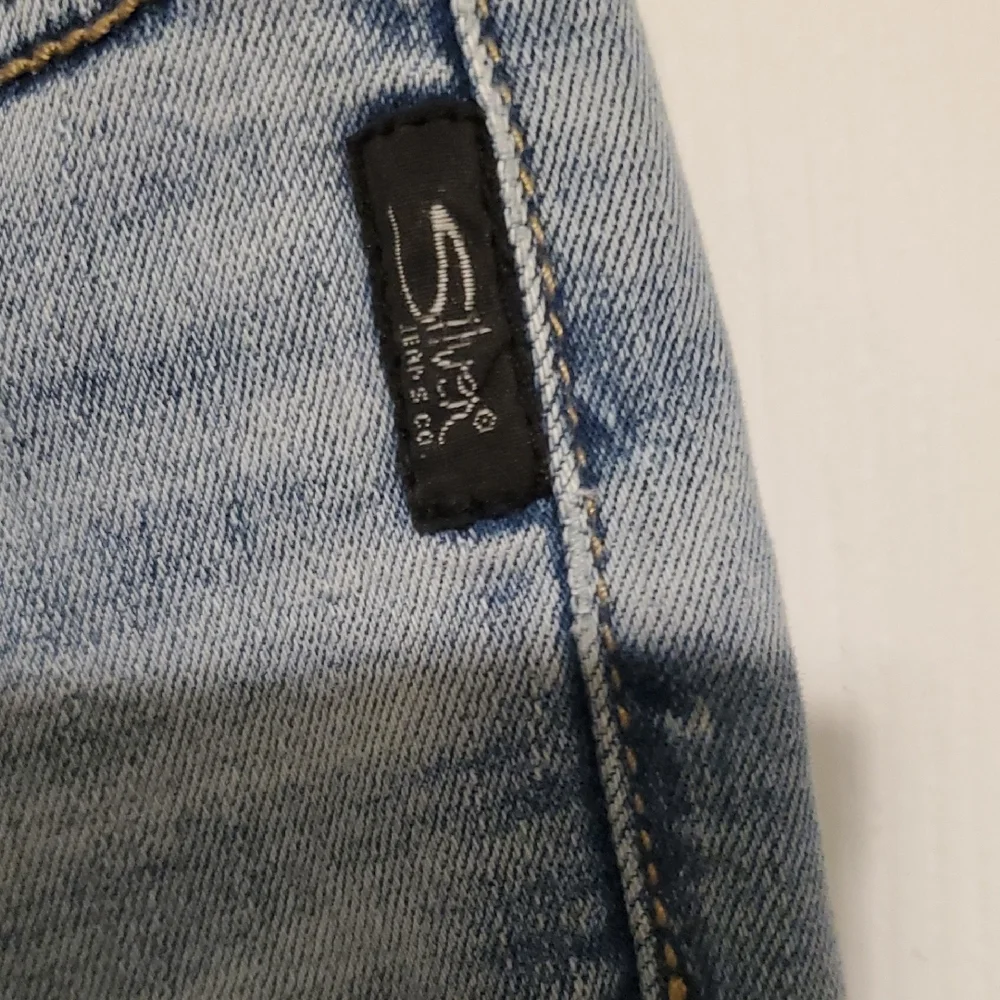 Silver Jeans Women's Light Wash Skinny Jeans - Picture 5 of 7